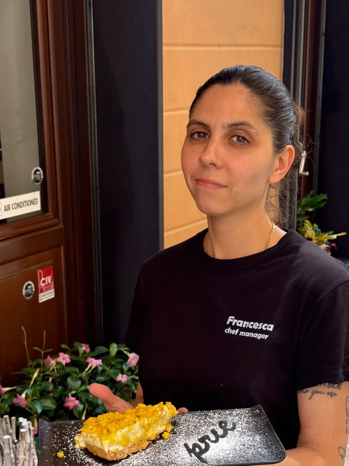 Francesca, chef manager da E Prie Rosse, ristorante in via di Ravecca a Genova