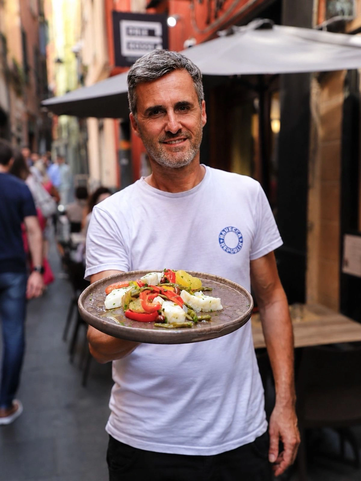 Paolo, il titolare da E Prie Rosse, ristorante in via di Ravecca a Genova