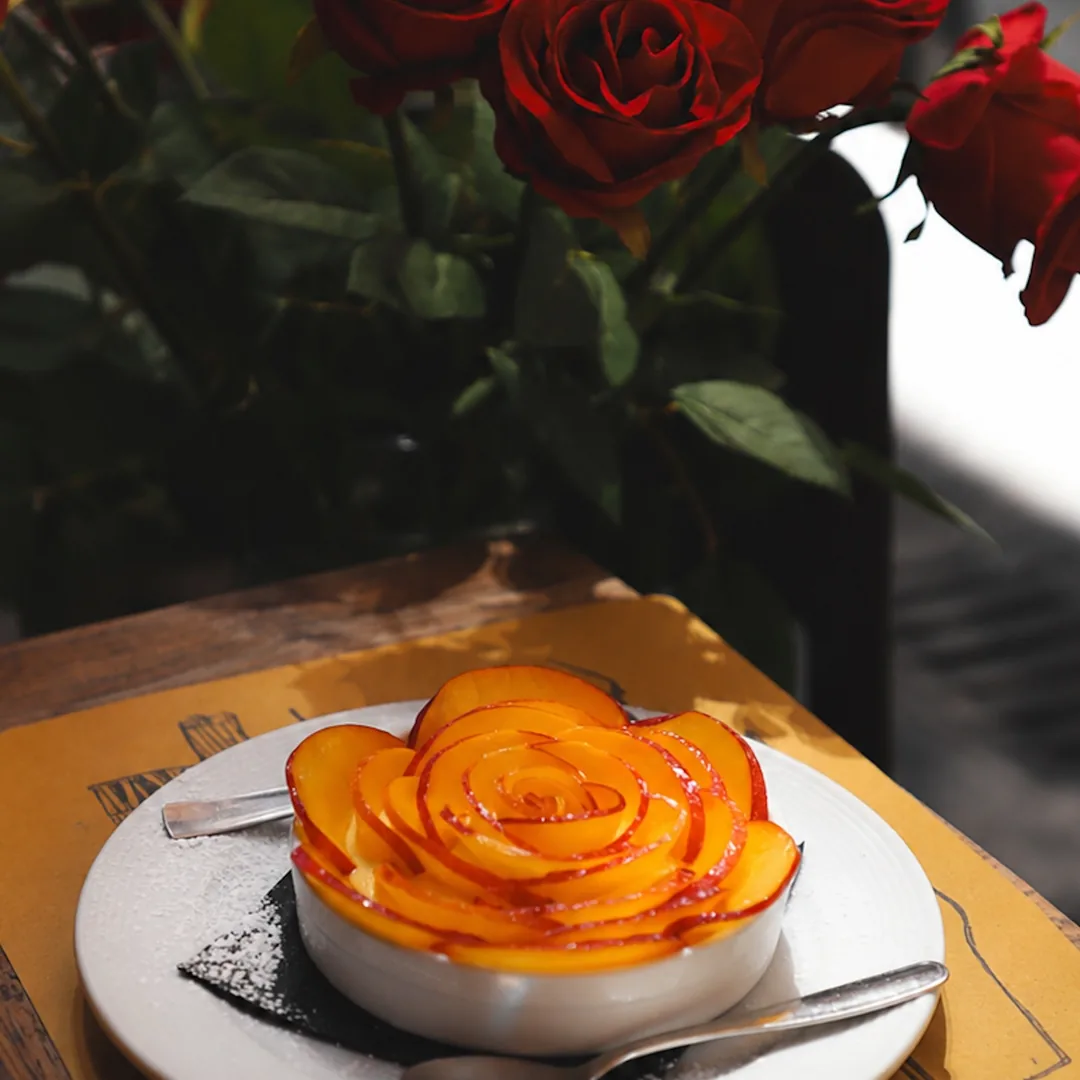 I nostri dessert si adattano alle stagioni 🌹 e ogni giorno trovi qualcosa di speciale. Tut. Dal profilo Instagram di E Prie Rosse, ristorante a Genova