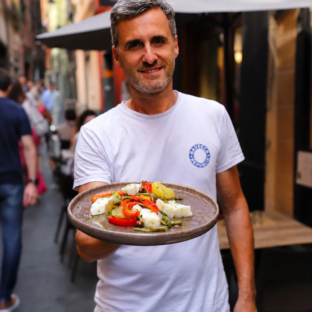 Cuore di baccalà tiepido con verdure. Per noi, cucinarlo è un’arte. Passa a provarlo. ✨  W. Dal profilo Instagram di E Prie Rosse, ristorante a Genova