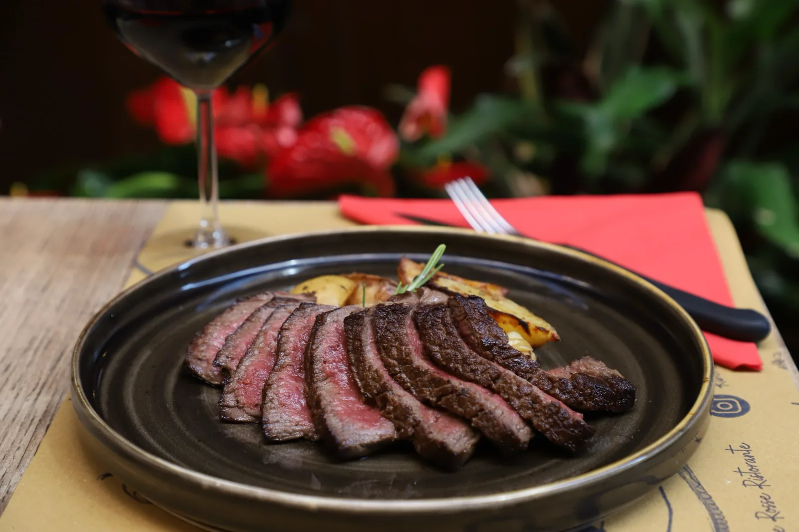 Tagliata di manzo, un piatto di E Prie Rosse, ristorante genovese in via di Ravecca